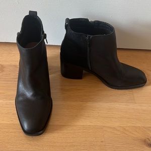 Black booties size 9 by Crown Vintage womens